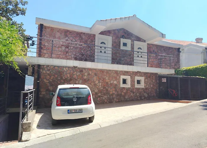 Contessa Apartments