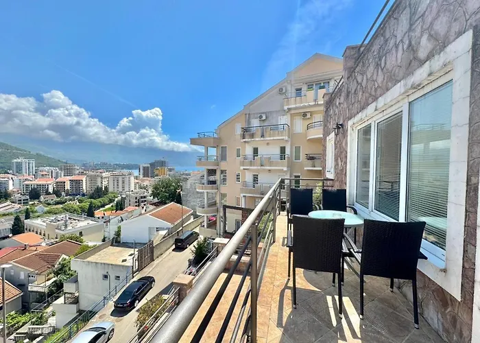 Contessa Apartments