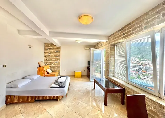 Contessa Apartments