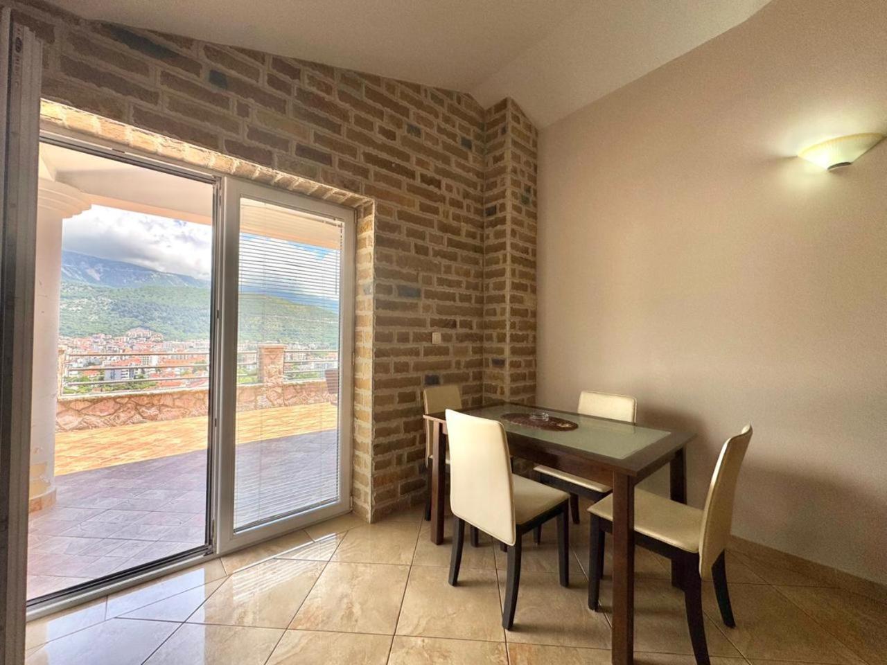 Contessa Daire Budva